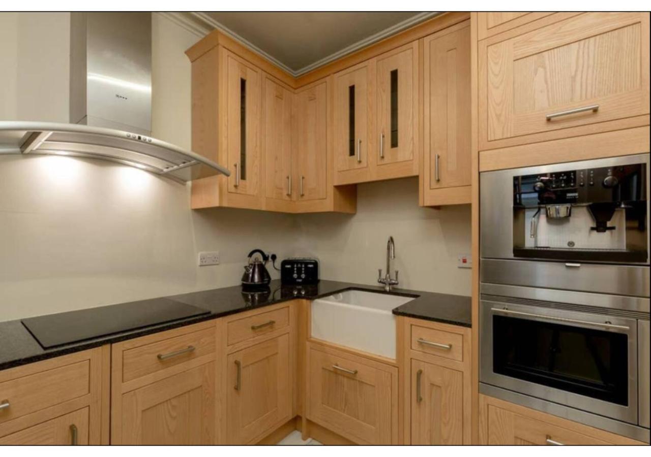 Joivy Boutique Apt With Patio In New Town Edinburgh Bagian luar foto